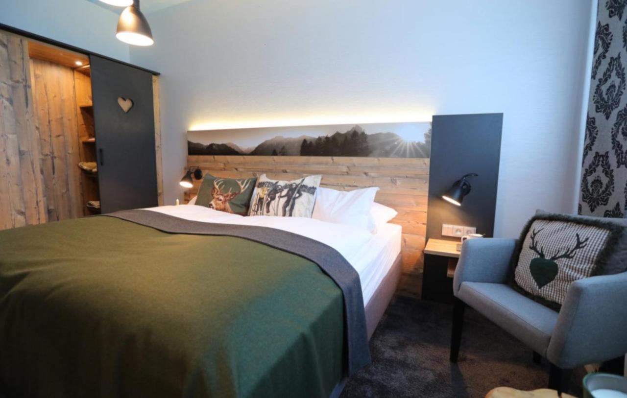 Home-Hotel Salzberg Berchtesgaden Extérieur photo A room at the Hotel Waldhaus Flims