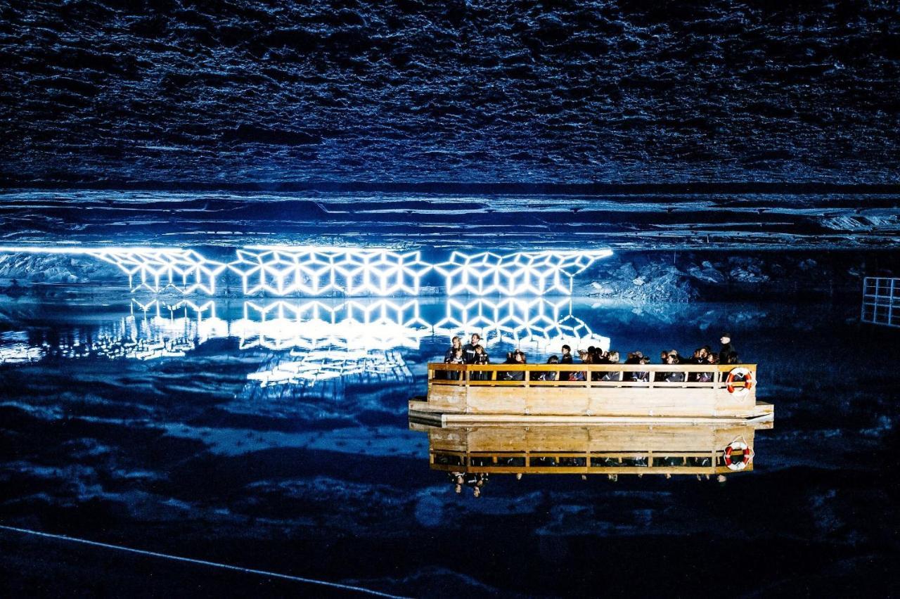 Home-Hotel Salzberg Berchtesgaden Extérieur photo The illuminated bridge at night